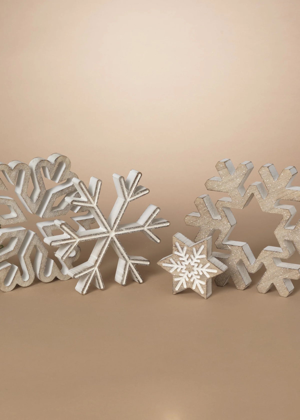 NESTING WOOD SNOWFLAKE DECOR