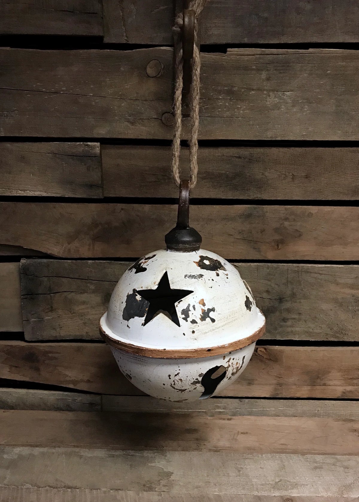 9"DIA TIN ANTIQUE WHITE JINGLE BELL W/JUTE ROPE